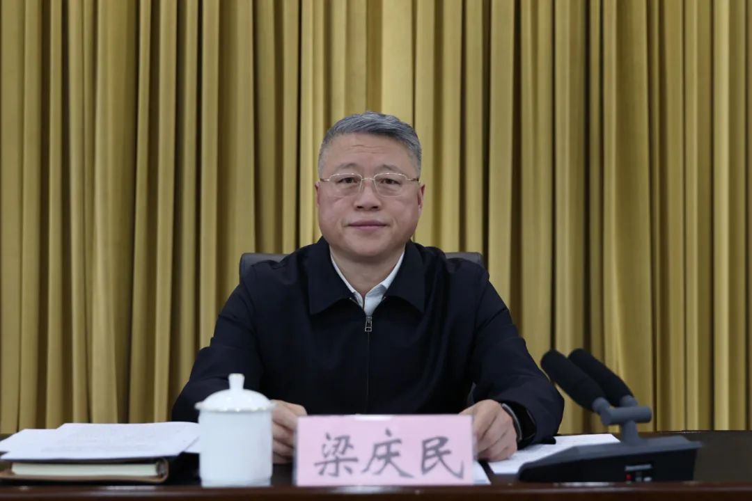 梁庆民主持召开富锦市优化营商环境工作会议